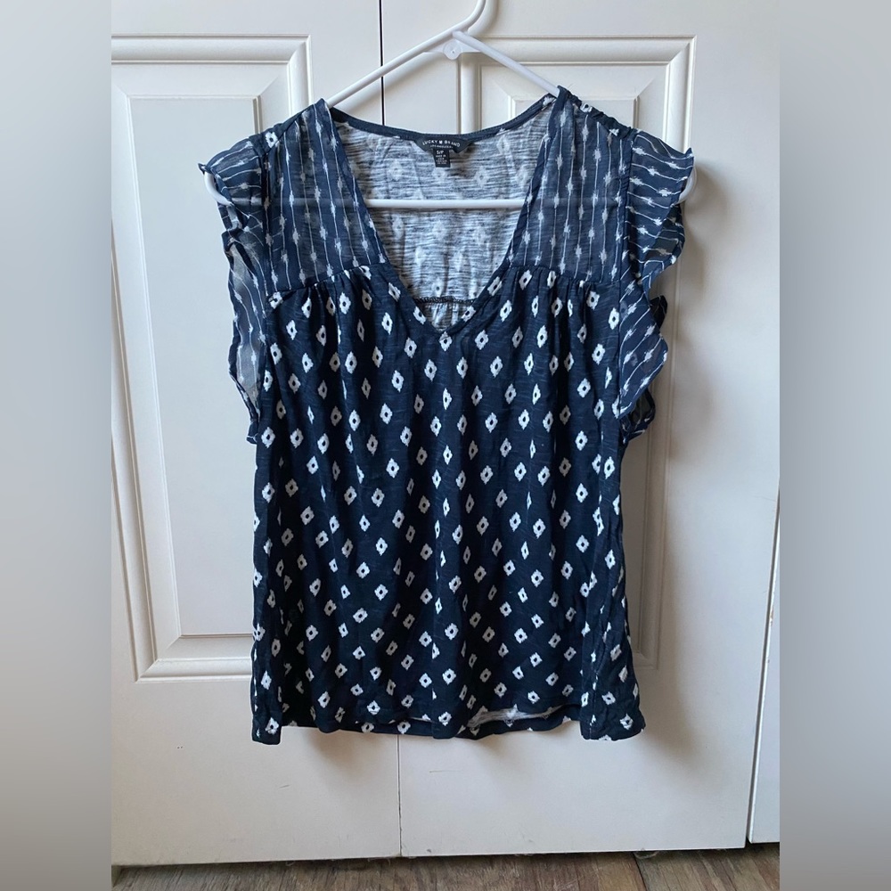 Flowy cap sleeve patterned top
